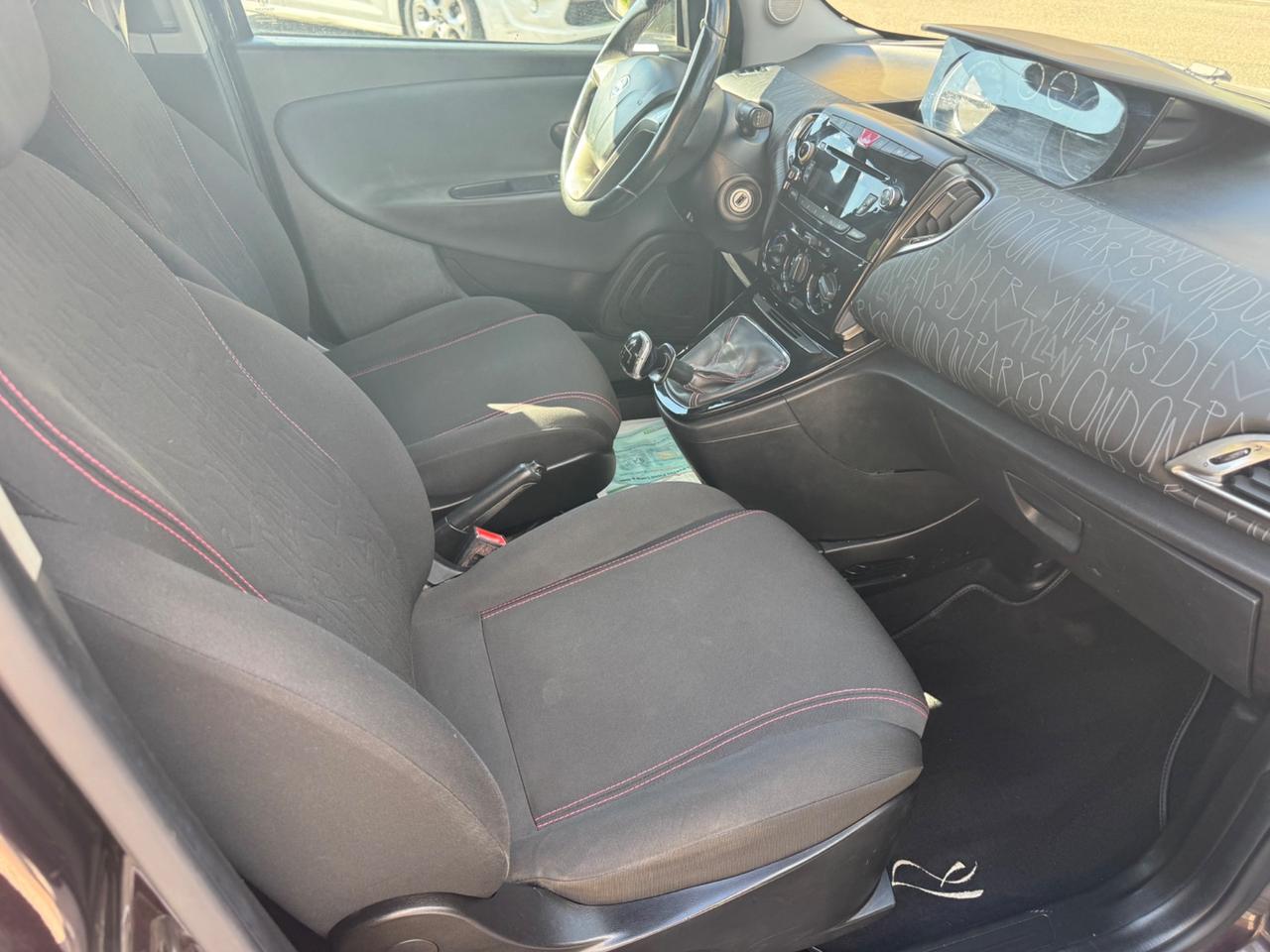 Lancia Ypsilon 1.2 69 CV 5 porte Elefantino
