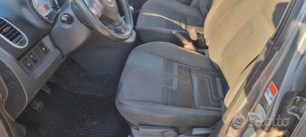 Suzuki Splash 1.0 BENZINA-2012