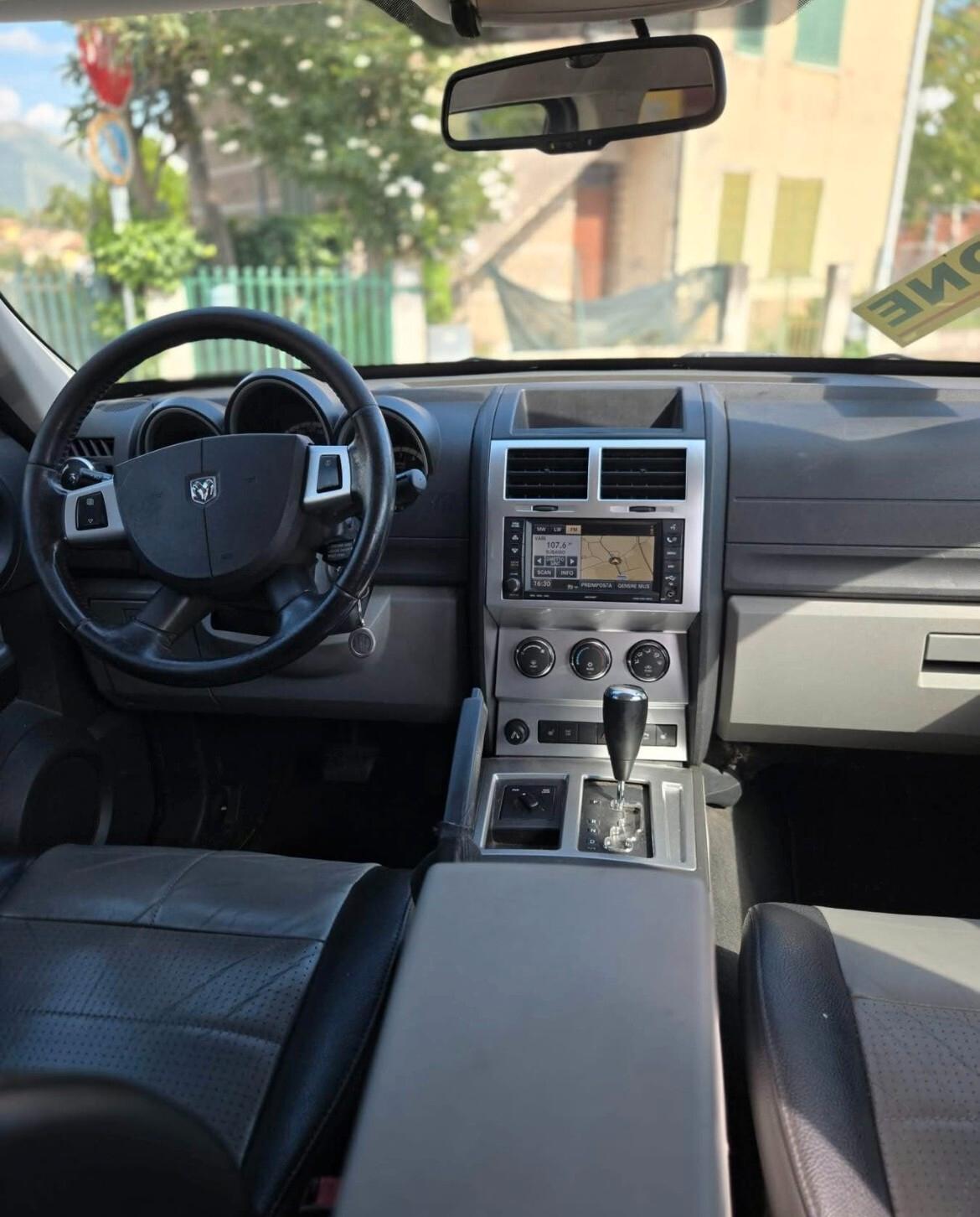 Dodge Nitro 2.8 CRD DPF R/T 4WD PELLE