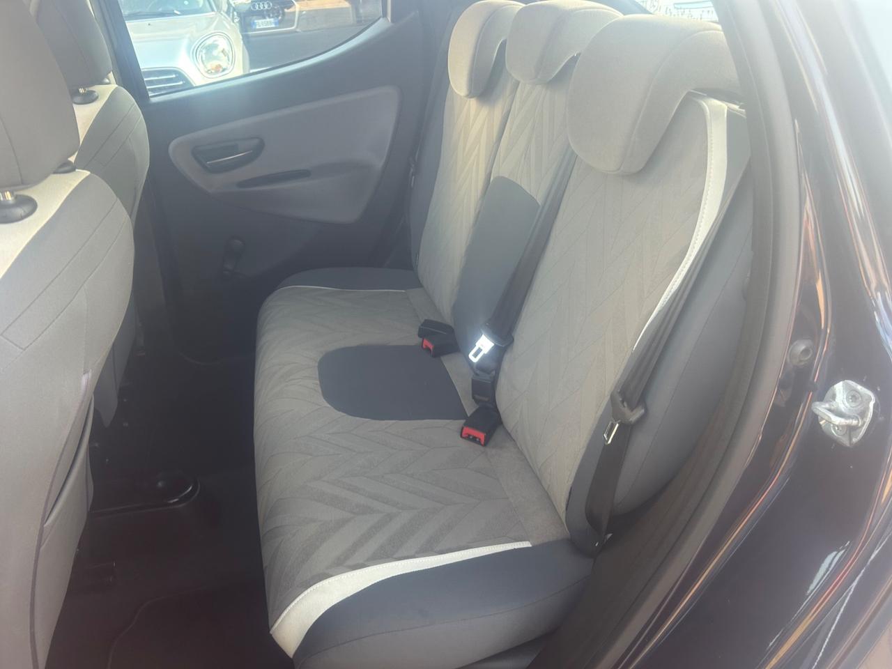Lancia Ypsilon 1.2 69 CV 5 porte Platinum