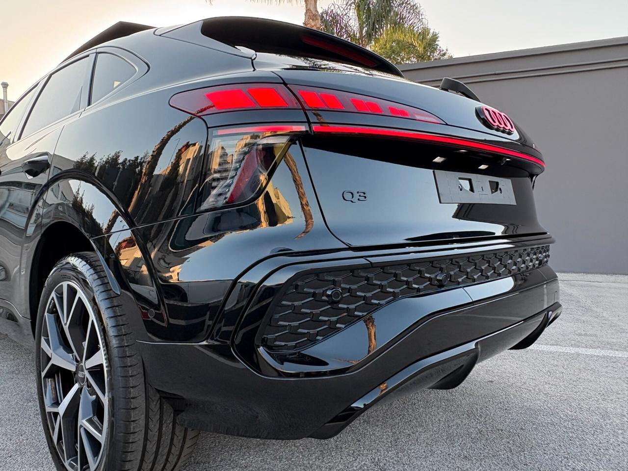 NUOVA Audi Q3 SPORTBACK 35 TDI 150CV S tronic S-LINE+ TETTO APRIBILE