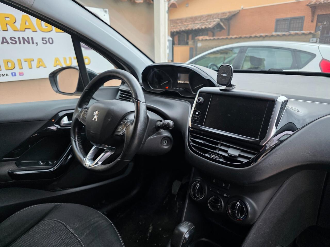 Peugeot 208 PureTech 82 5 porte Black Line