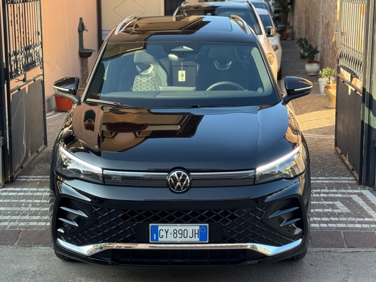 Volkswagen Tiguan 2.0 TDI 150 CV DSG R-Line TETTO IVA DEDUCIBILE