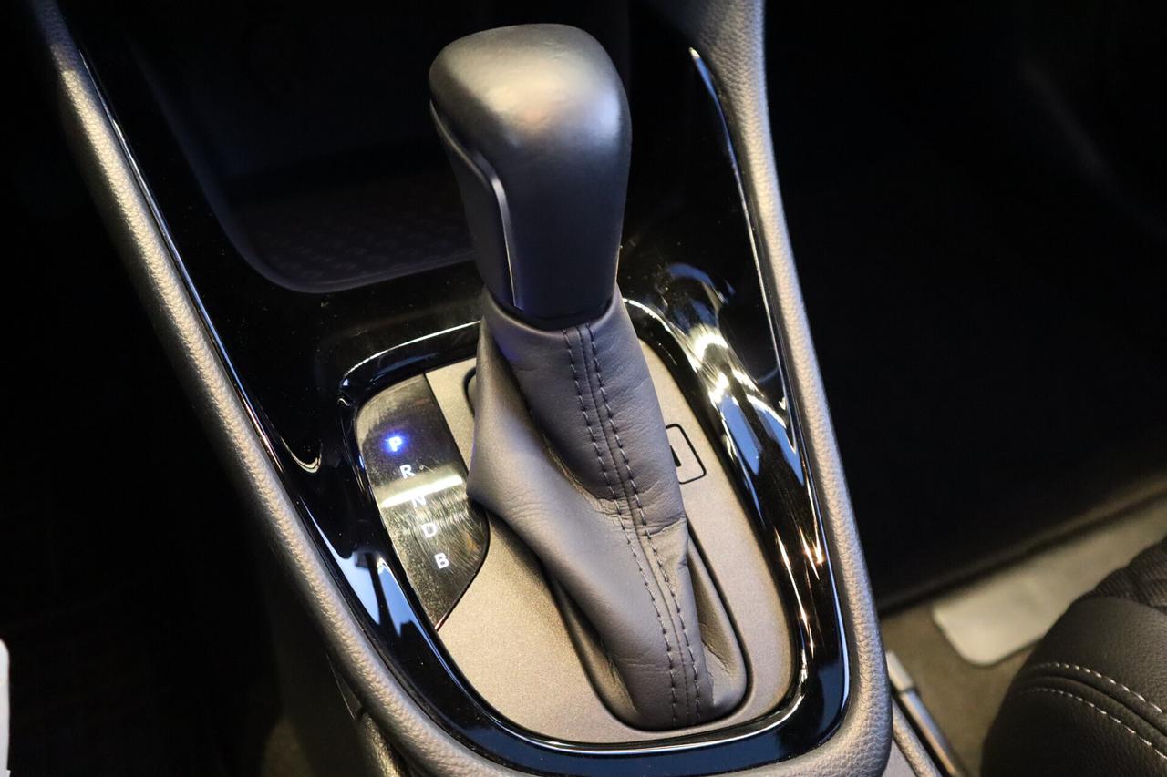 Toyota YARIS HYBRID LOUNGE AUTO TETTO PANORAMA PELLE CAMERA LED SOLO 45.000KM ANCHE GUIDABILE DA NEOPATENTATI