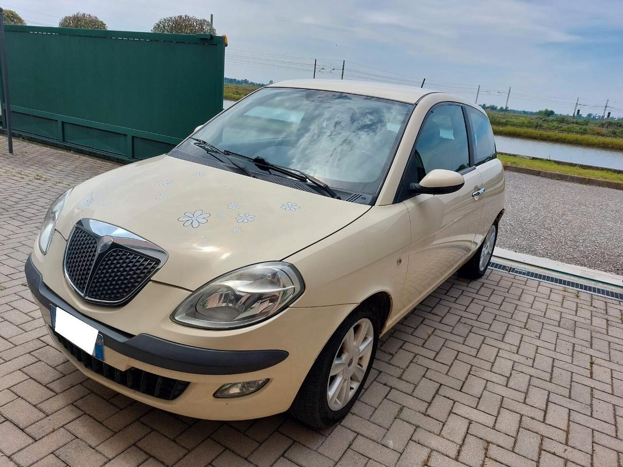 Lancia Ypsilon 1.2 EURO 4 X NEOPATENTATI