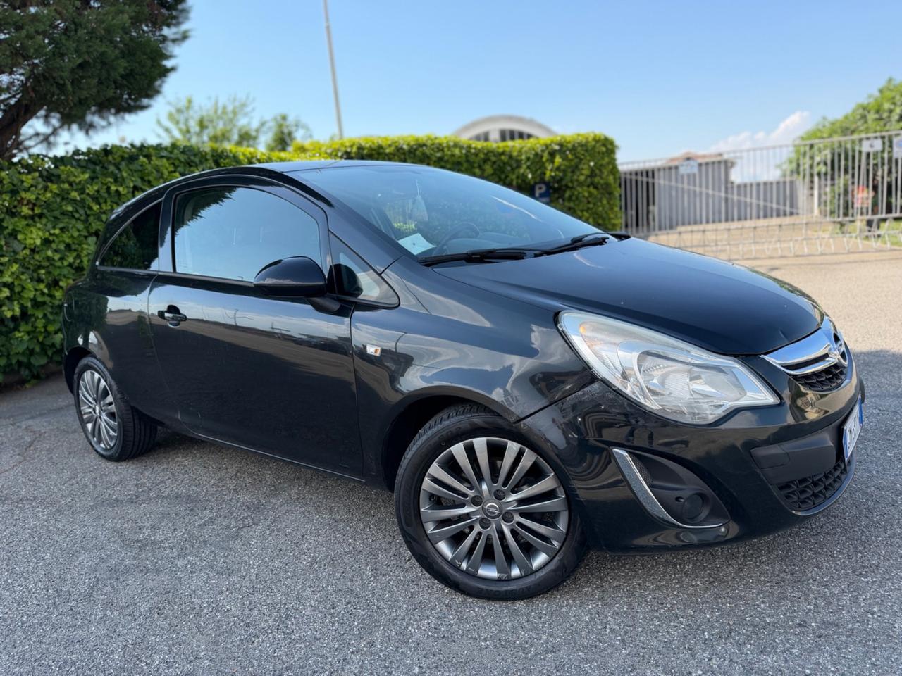 Opel Corsa 1.2 85CV 3 porte GPL-TECH b-color