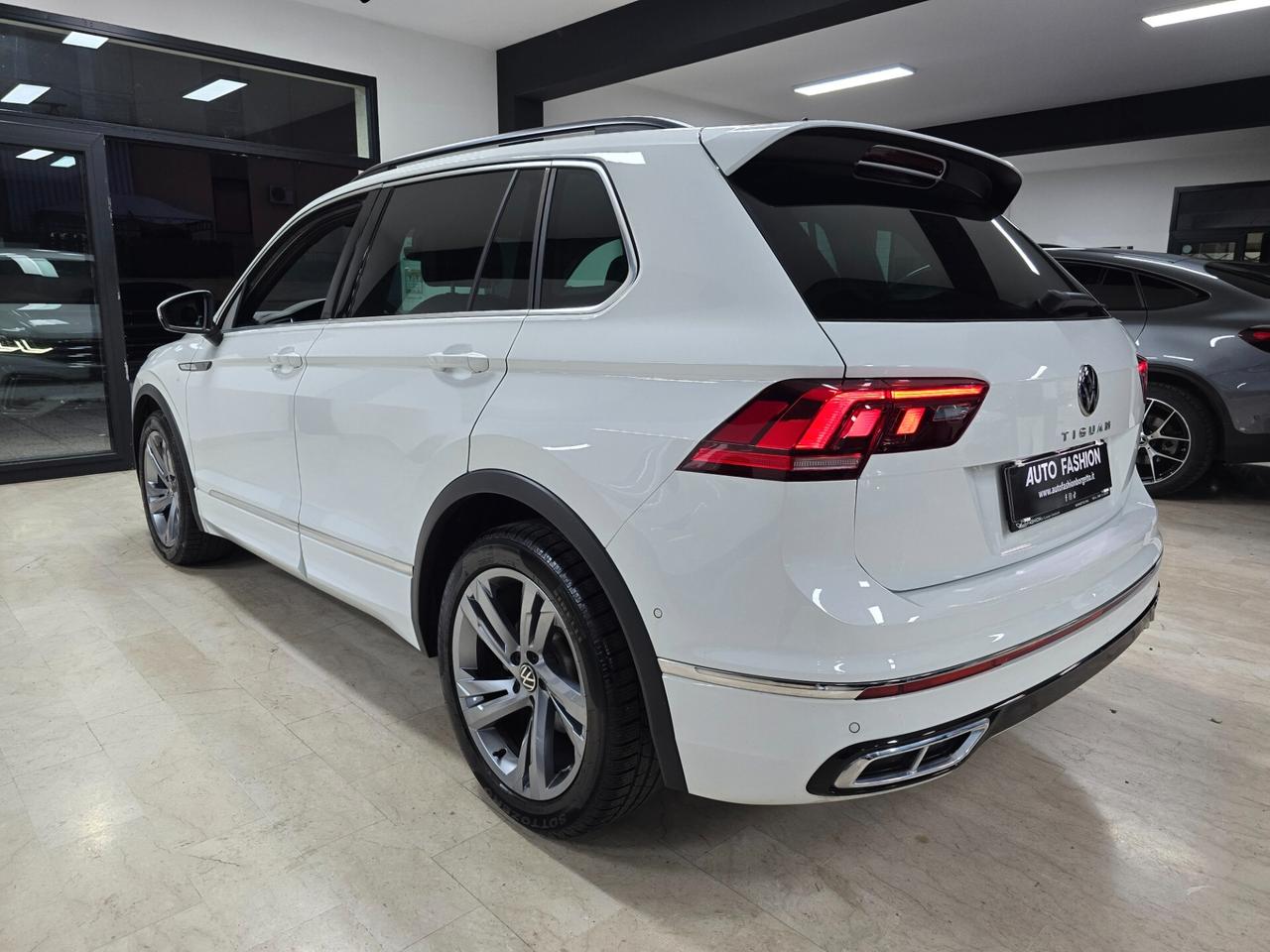 Volkswagen Tiguan 2.0 TDI 150 CV SCR DSG R-Line (Camera 360)