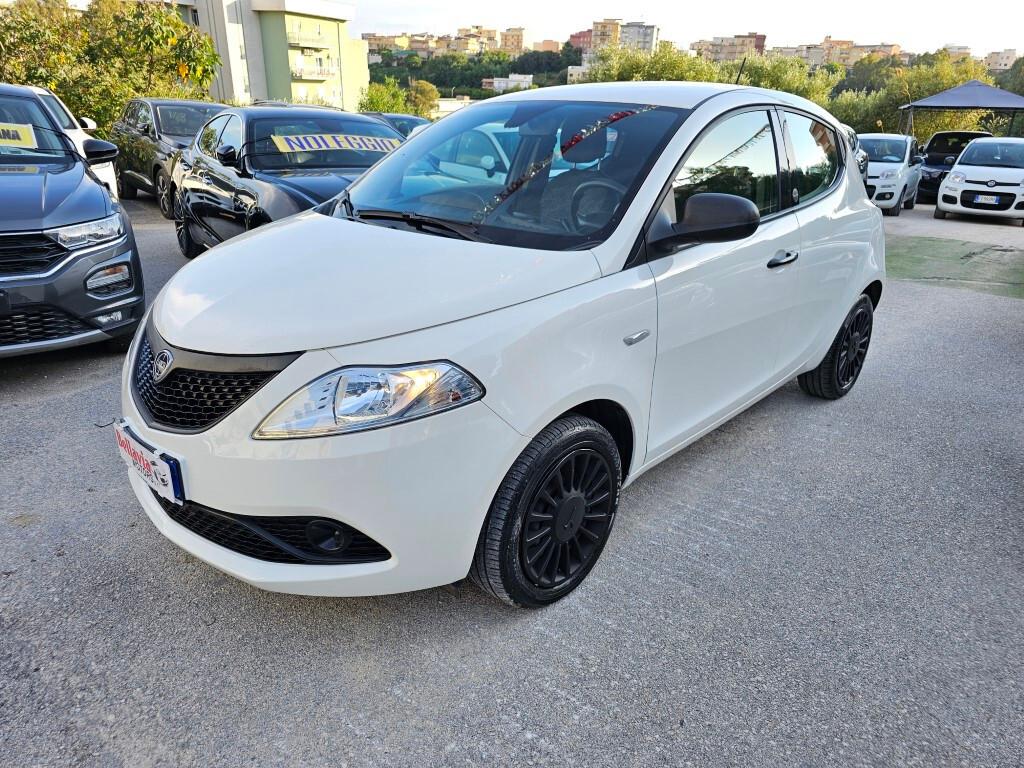 Lancia Ypsilon 1.0 Hybrid Ecochic Gold