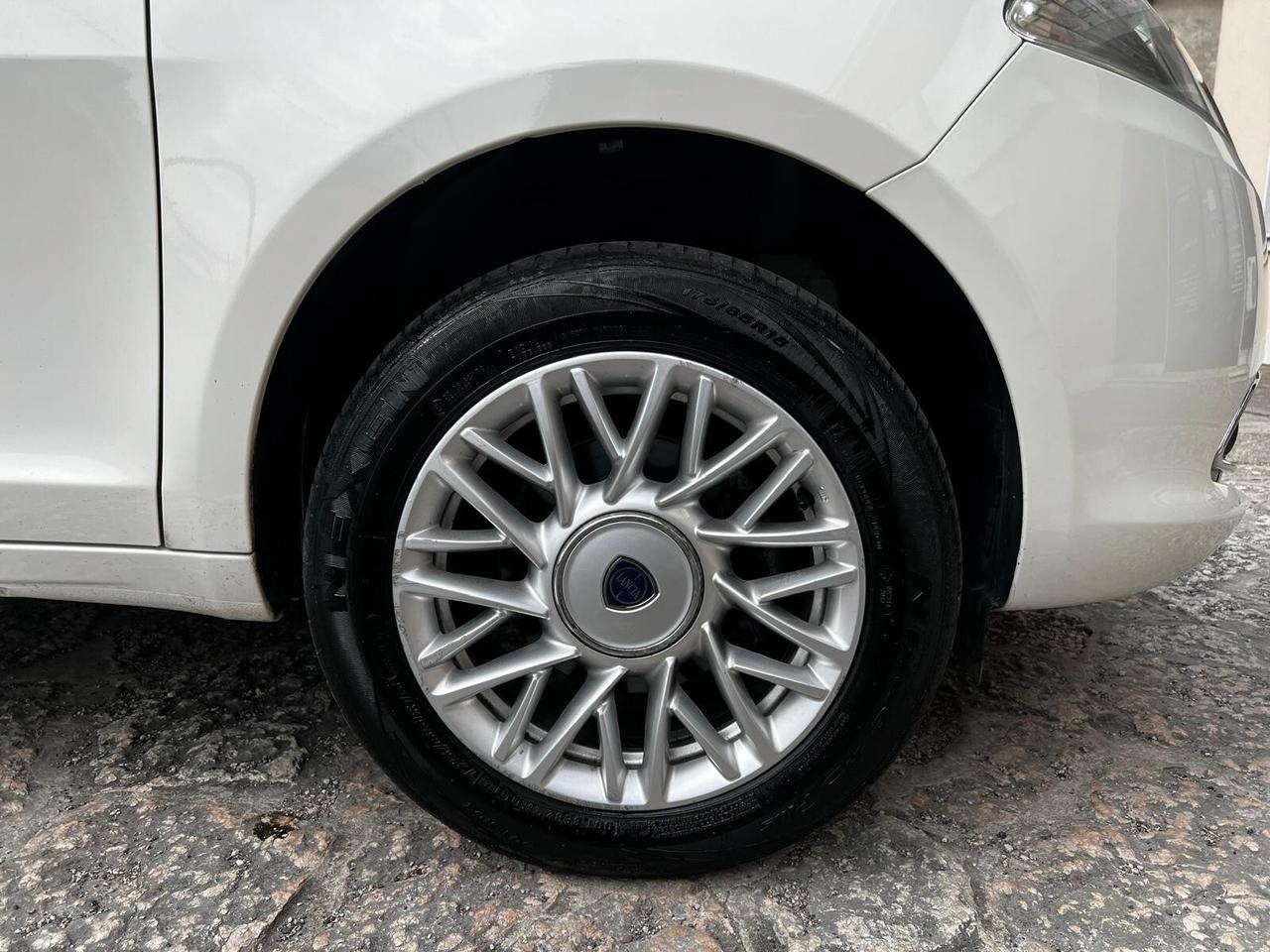 Lancia Ypsilon 0.9 TwinAir 85 CV 5 porte Metano Ecochic Platinum