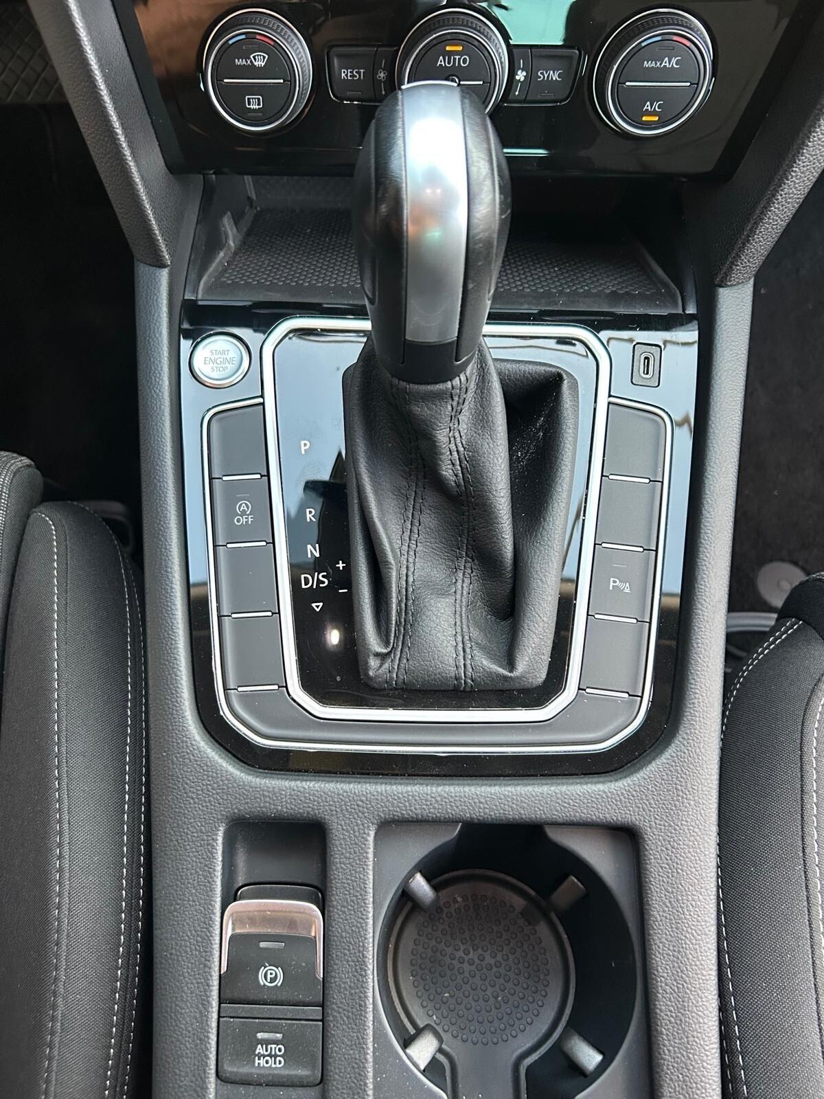 Volkswagen Passat 1.6 TDI SCR DSG Business BMT