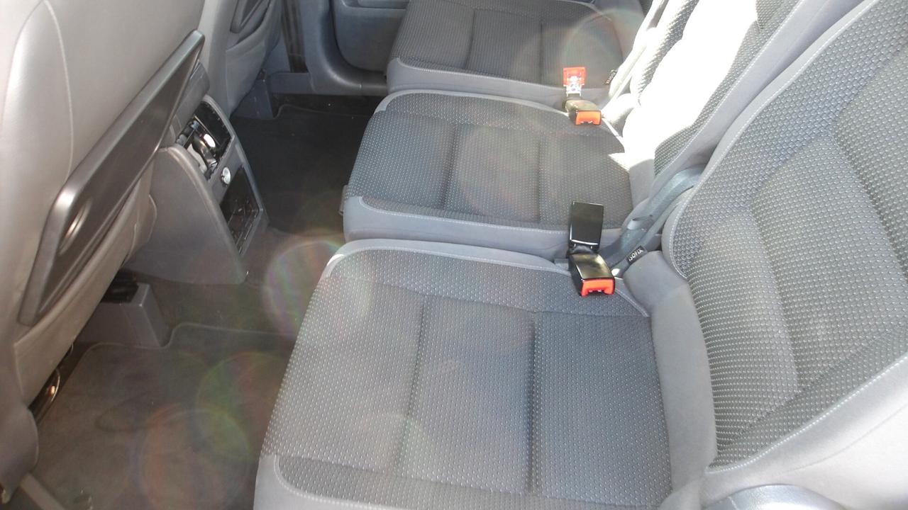 VOLKSWAGEN TOURAN 1.6 MTJ-7 POSTI-PREZZO PROMO!