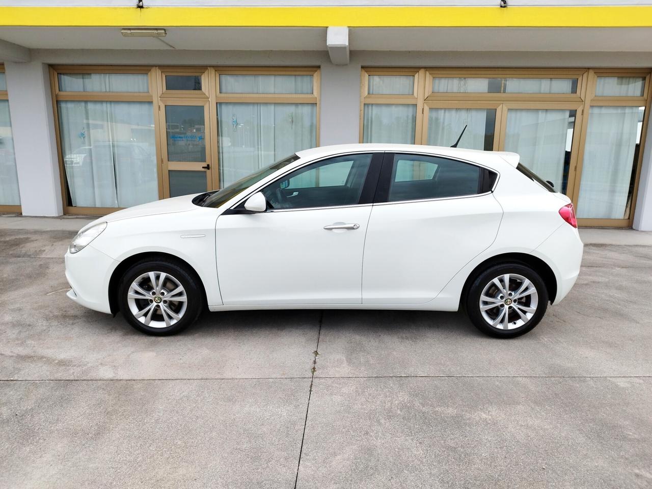 Alfa Romeo Giulietta - 1.6 JTDm-2 - Neopatentati