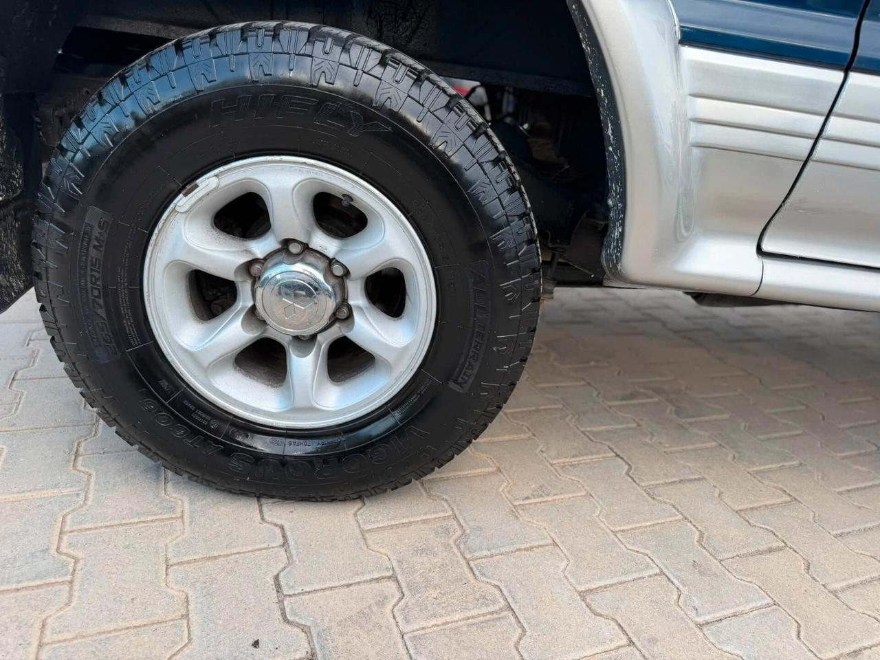 Mitsubishi Pajero 2.5 TDI Metal-top GLS Target con gancio di traino Ellebi