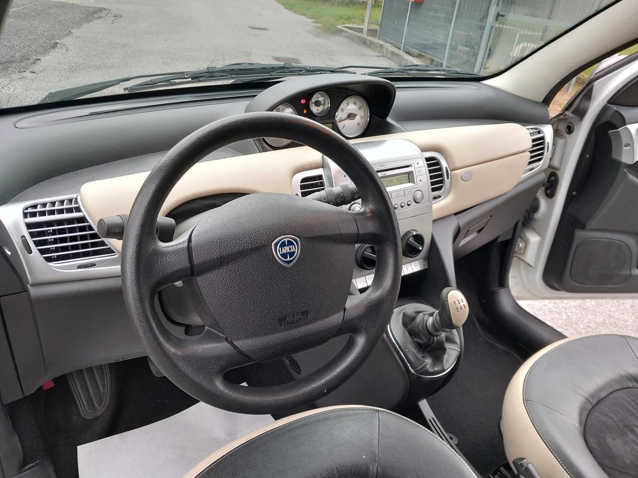 Lancia Ypsilon 1.3 MJT 90 CV Platino