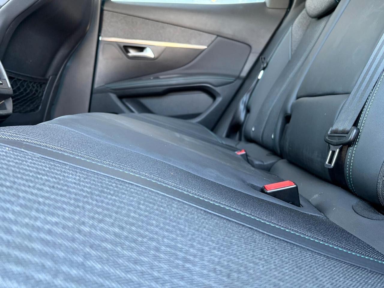 Peugeot 3008 ALLURE PACK BlueHDi EAT8 SPOTICAR