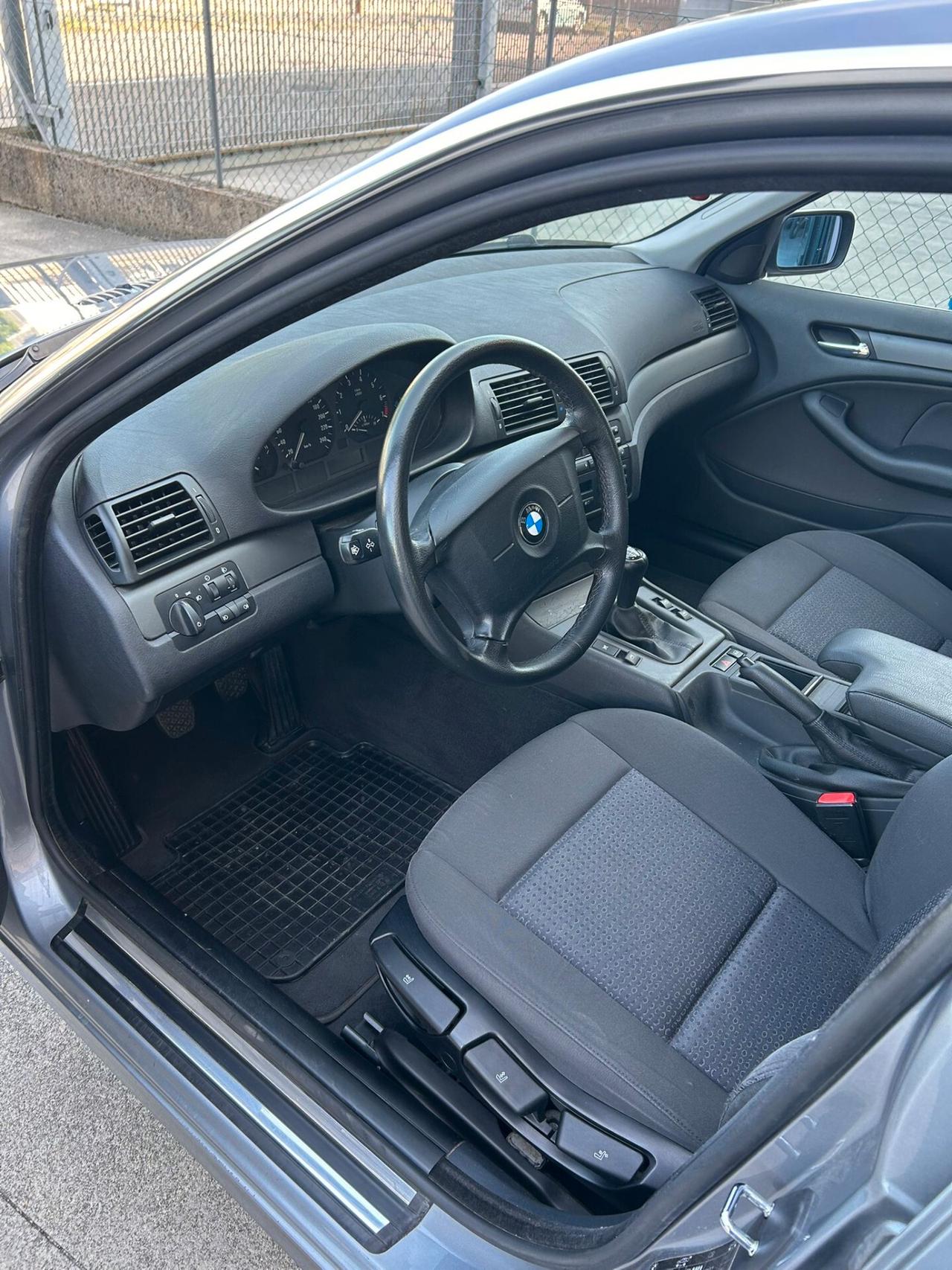 Bmw 320 320i (2.2) cat 4 porte Attiva