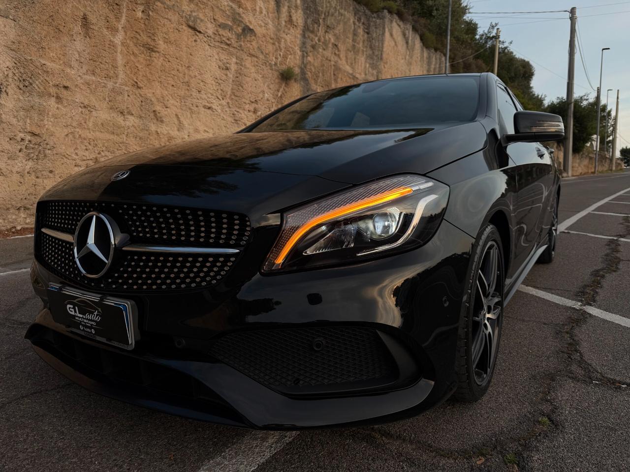Mercedes A180 PREMIUM NIGHT EDITION/1500 110CV/LED/18"