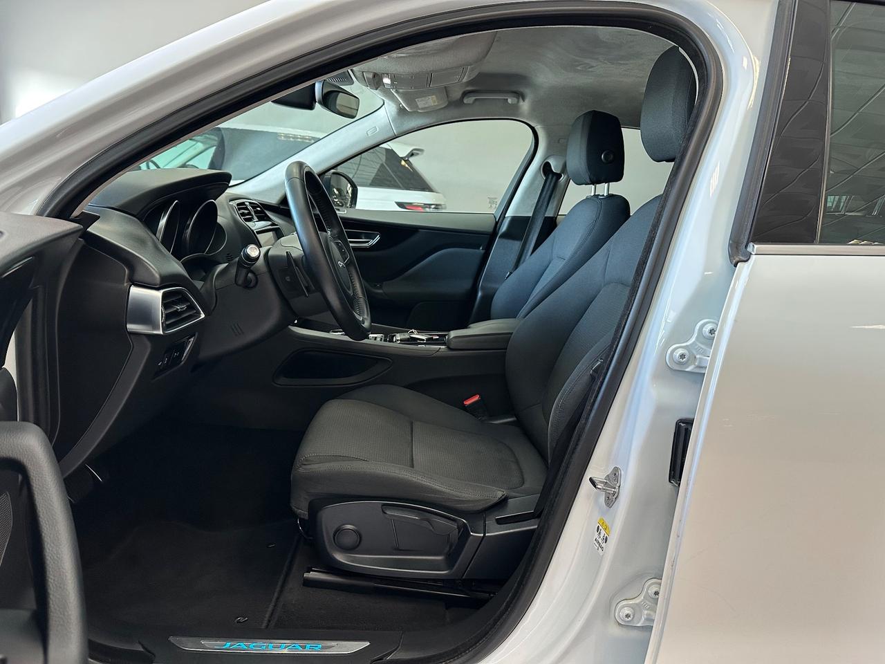 Jaguar F-Pace 2.0 D 180 CV AWD aut. Portfolio