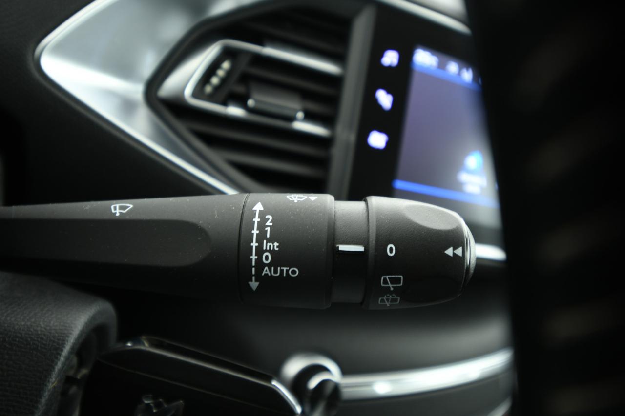 PEUGEOT 308 5p 1.5 bluehdi Business s&s 130cv NEOPATENTATI+APP CONNECT
