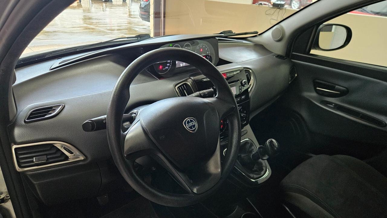 Lancia Ypsilon 1.2 69 CV 5 porte Elefantino