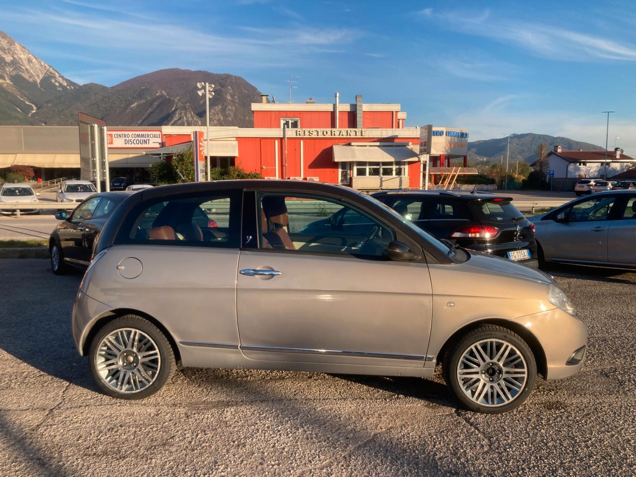 Lancia Ypsilon 1.3 MJT 75 CV Platino