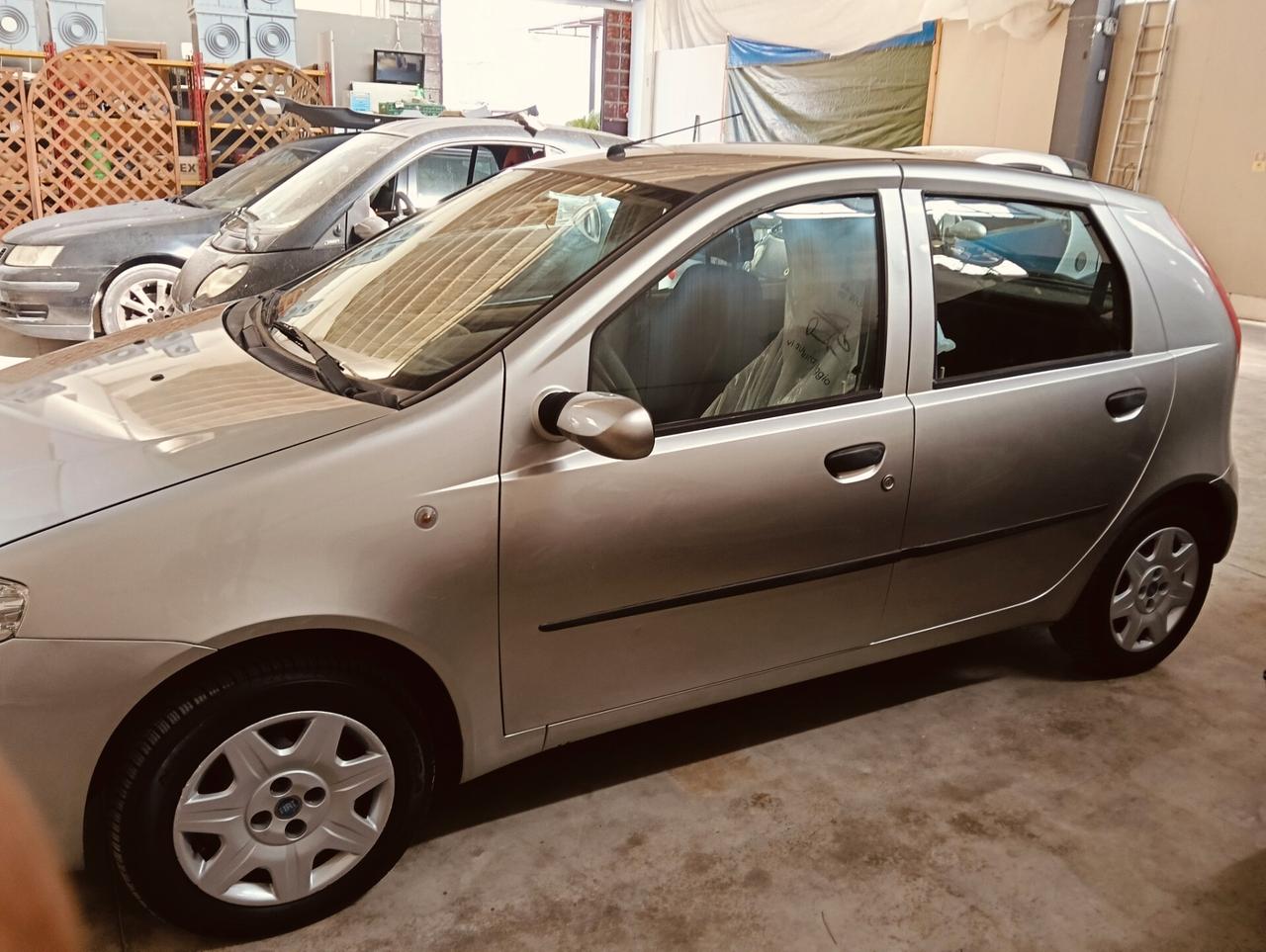 Fiat Punto 1.2i cat 5 porte ELX km.114000 Uniprop Vetrina