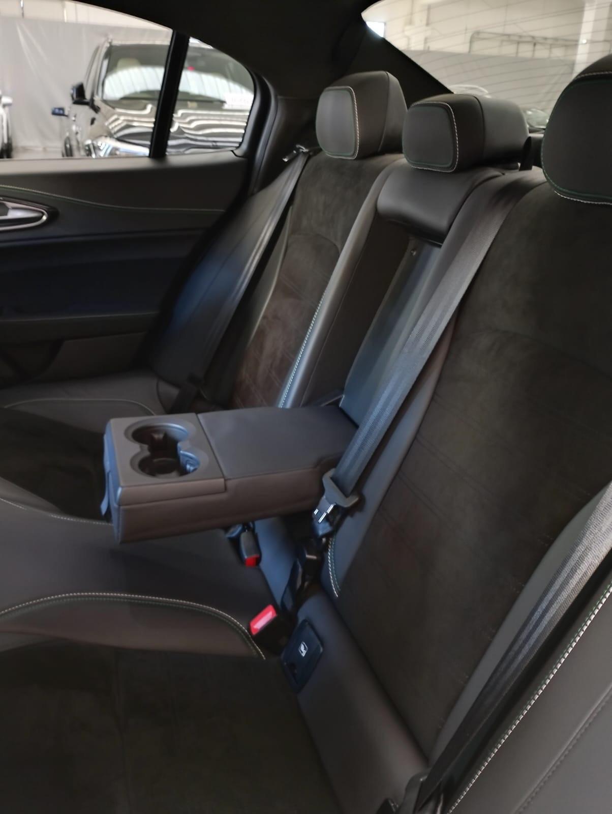 Alfa Romeo Giulia 2.9 V6 Bi-Turbo AT8 Quadrifoglio