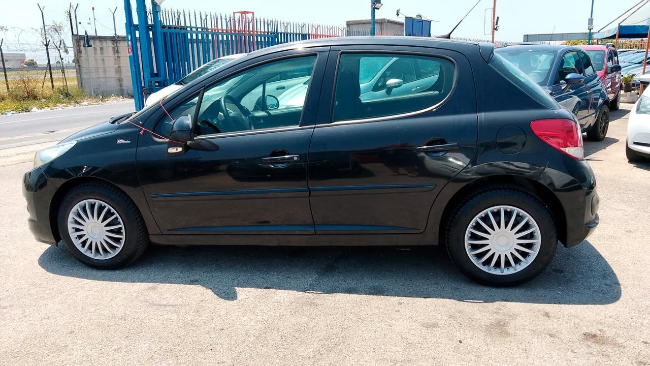 Lancia Ypsilon 1.4 benzina GPL neo patentati