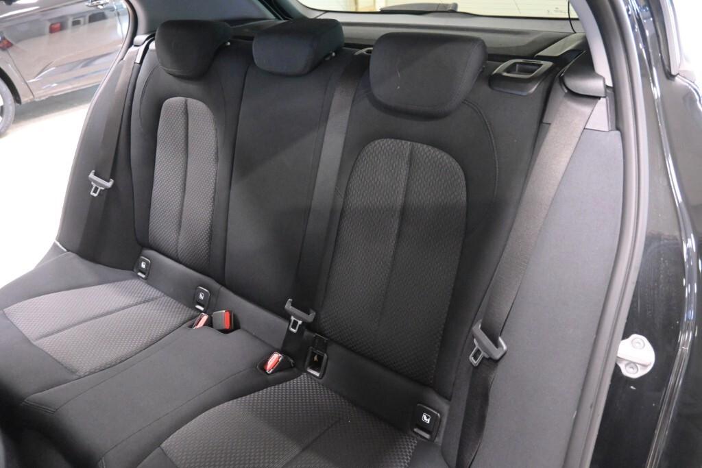 BMW 116D 115CV 6M. BUSINESS ADVANTAGE ( FARI LED - BMW DIGITAL COCKPIT - PDC - NAVI - MIRROR - CRUISE )