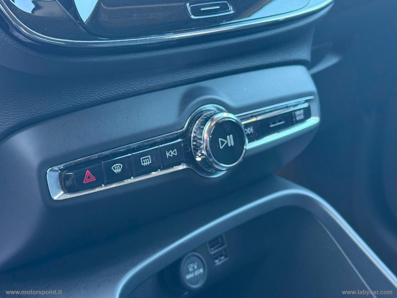 VOLVO XC40 T2 Geartronic Momentum Pro