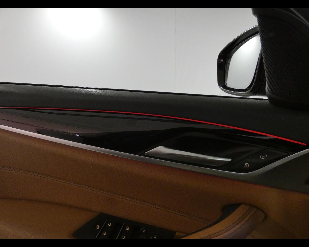 BMW Serie 5(G30/31/F90) - 520d 48V xDrive Touring Msport