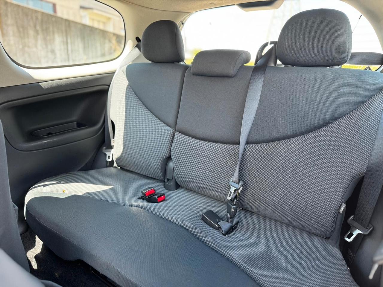 Toyota Yaris 1.3i 16V cat 3 porte Sol