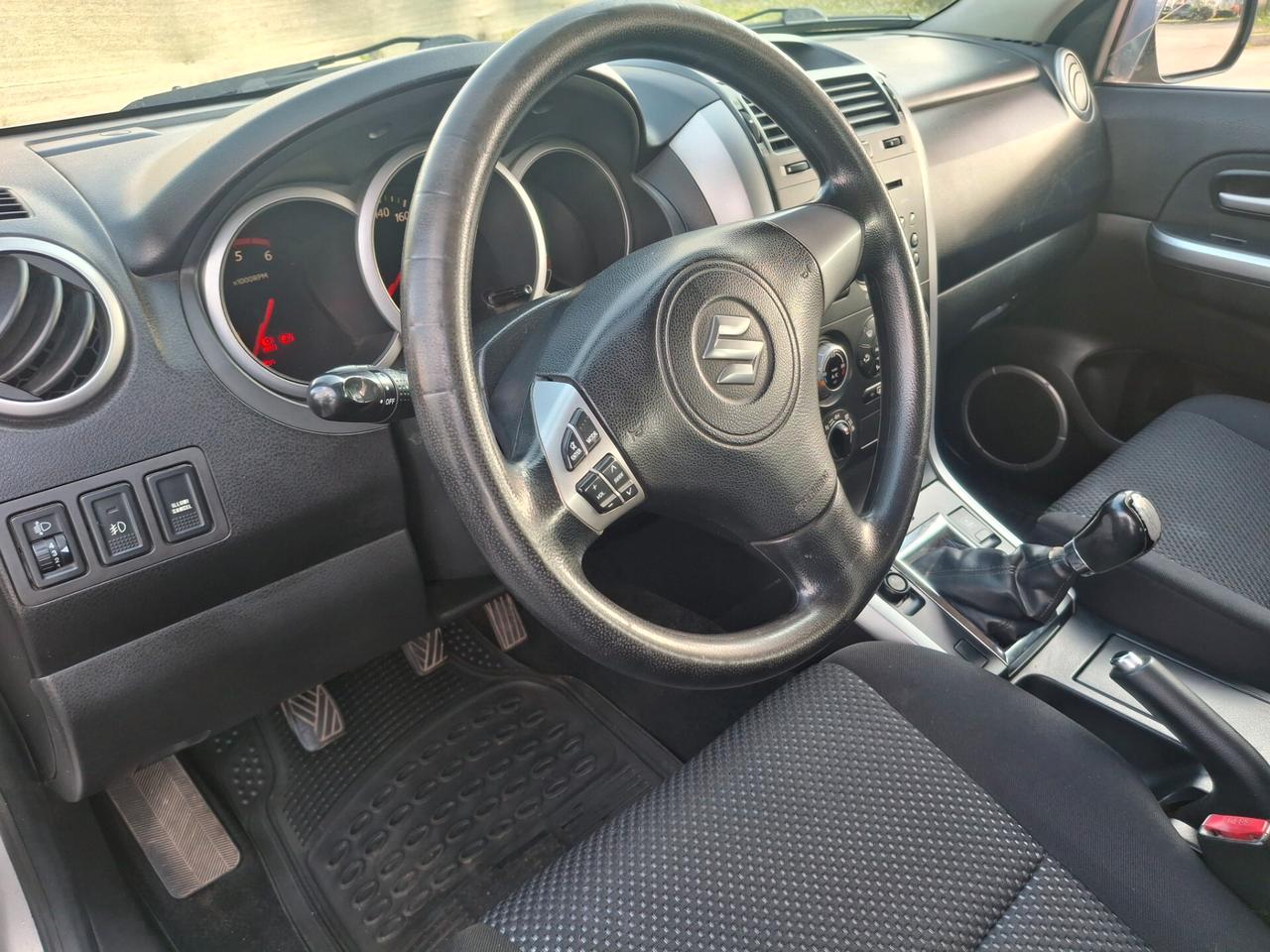 Suzuki Grand Vitara 1.9 DDiS-5 Porte-Executive-4X4-