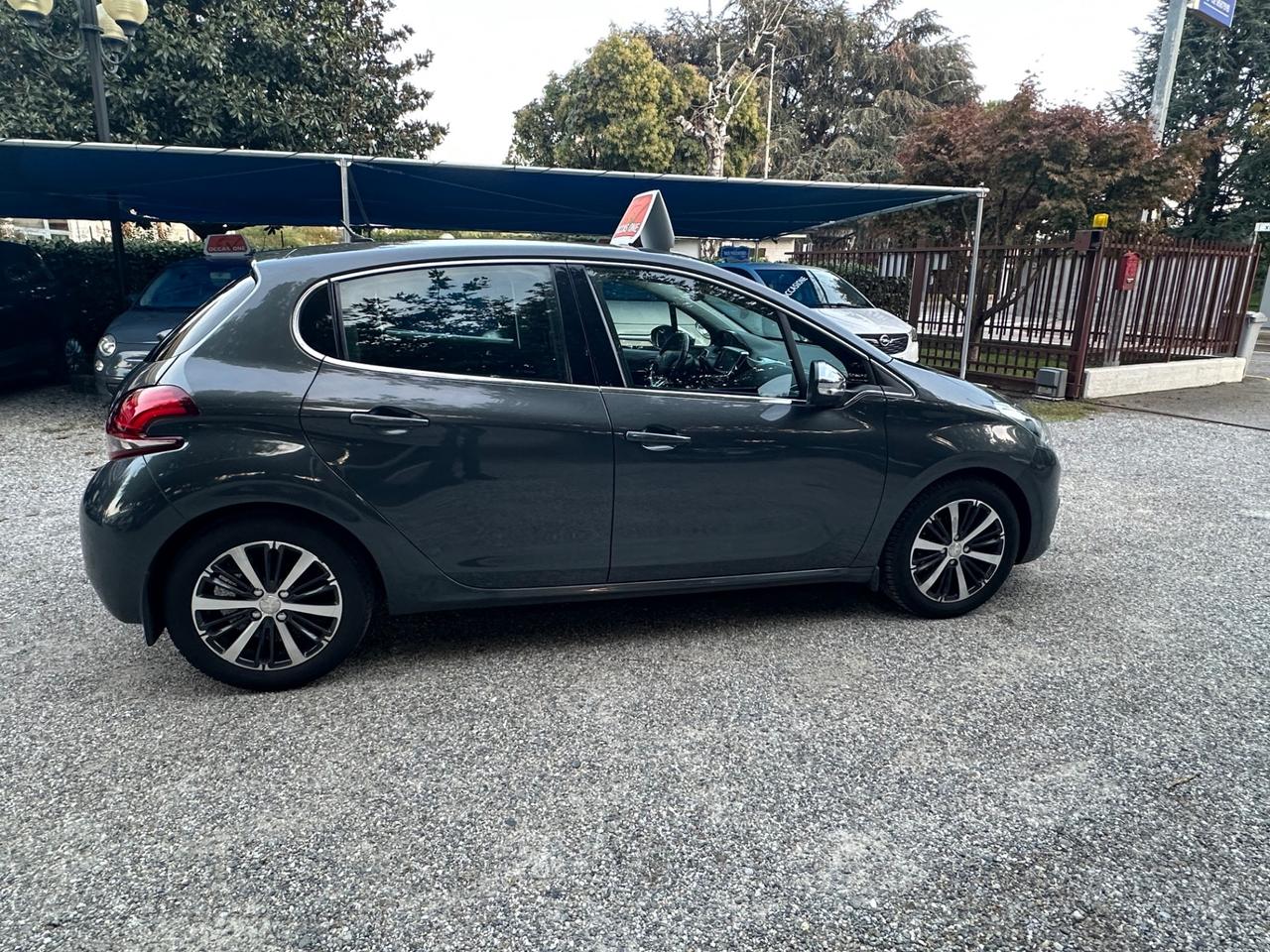 Peugeot 208 PureTech 82 5 porte Allure