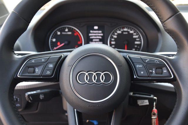 AUDI Q2 30 TDI S tronic Business *Telecamera, Navigatore*