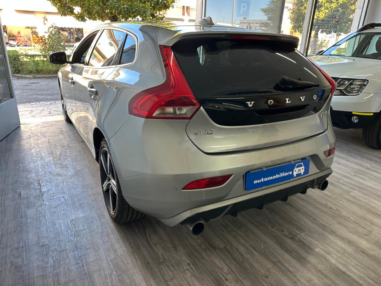 Volvo V40 2.0 d4 R-design Momentum 190cv geartronic my17
