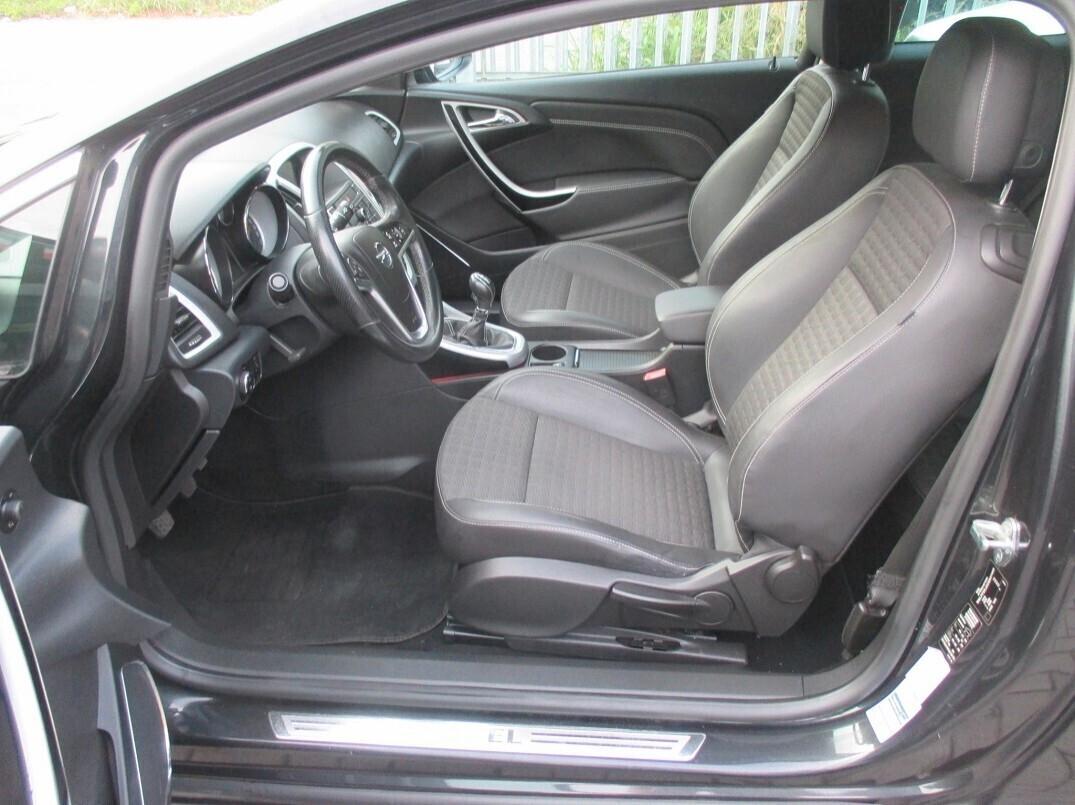 Opel Astra GTC 1.6 Turbo 180CV 3 porte Cosmo S