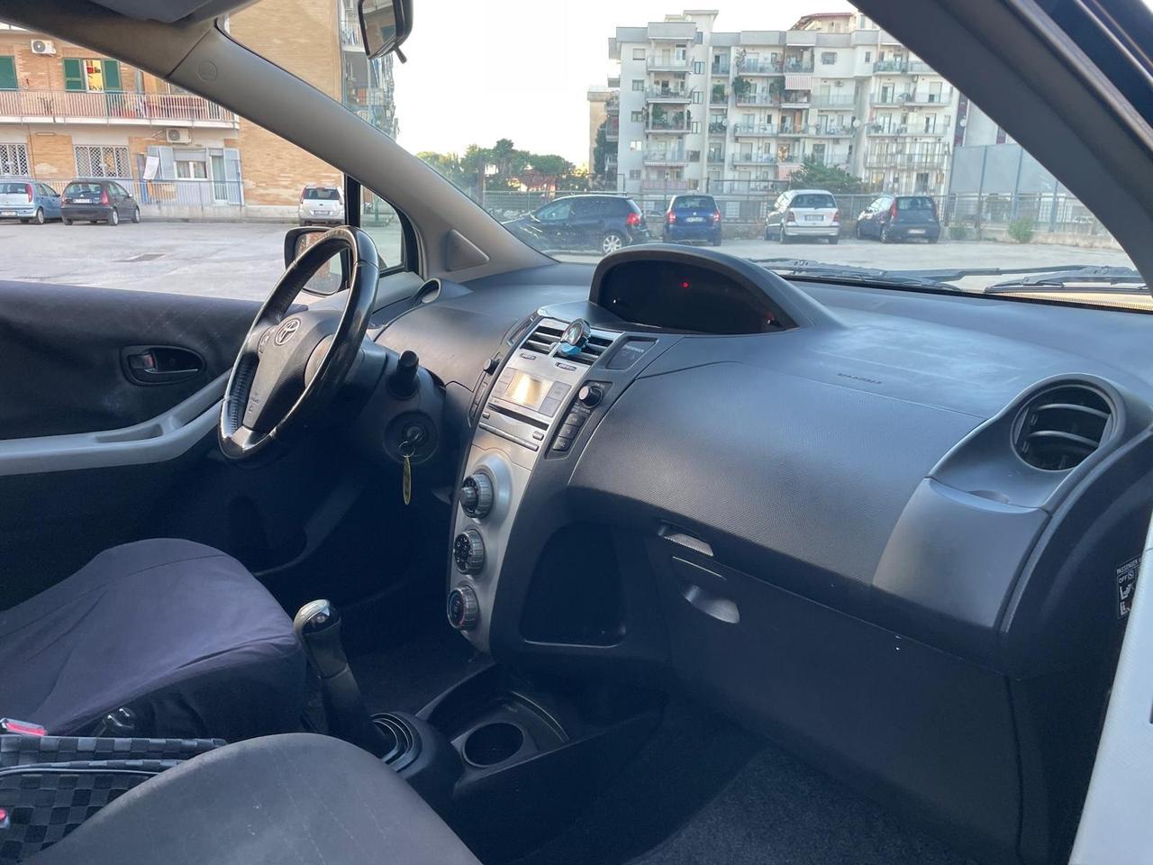 Toyota Yaris Restayling 1.0benz Full soli 150milaKM 5porte