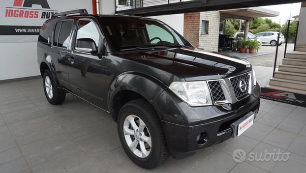 NISSAN Pathfinder 2.5 dCi LE