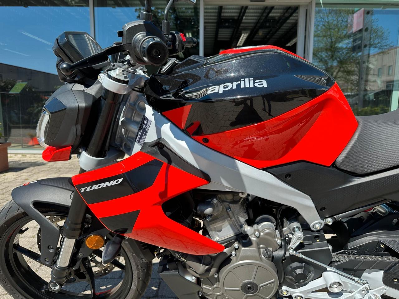 Aprilia Tuono 457