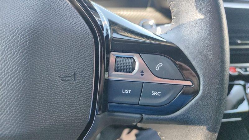 Peugeot 2008 motore elettrico 136 CV Allure Pack