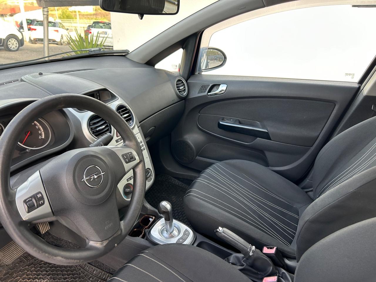 Opel Corsa 1.2 80CV 5 porte GPL cambio automatico