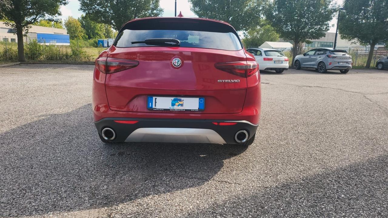 Alfa Romeo Stelvio 2.2 Turbodiesel 160 CV AT8 RWD Business