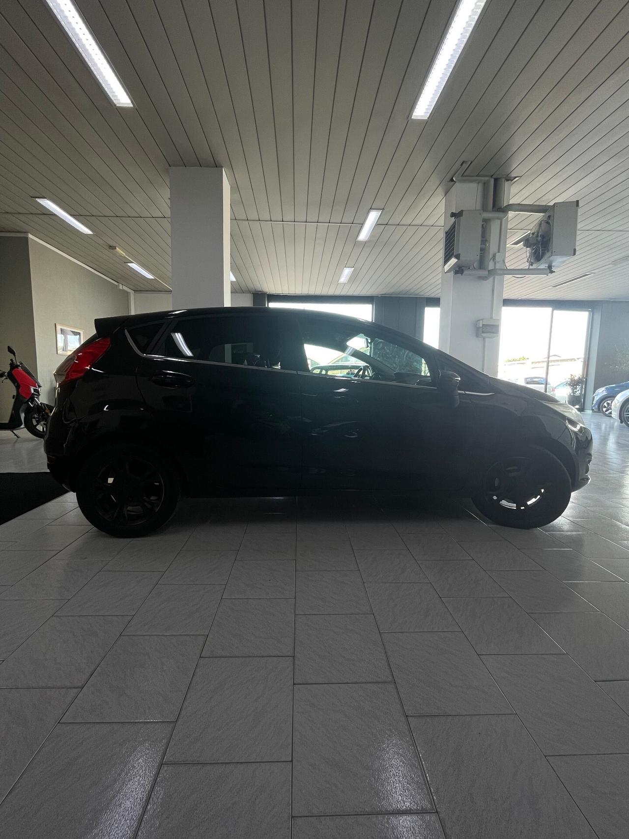 Ford Fiesta 1.5 TDCi 75CV 5 porte Black & White Edition
