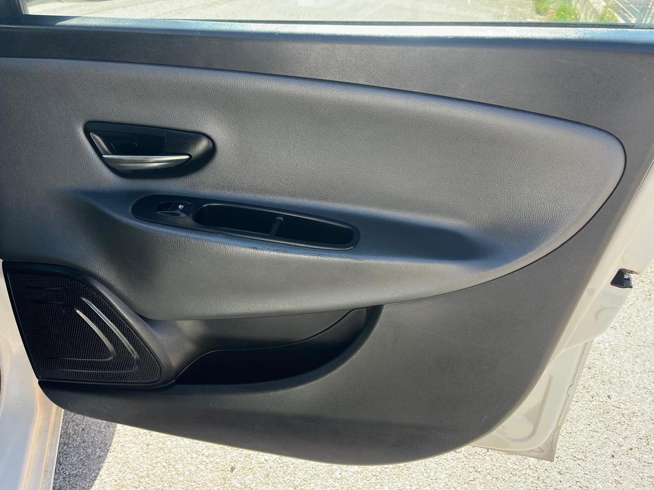 Lancia Ypsilon Platinum 110000 KM GARANZIA 12 m LEGGERE)