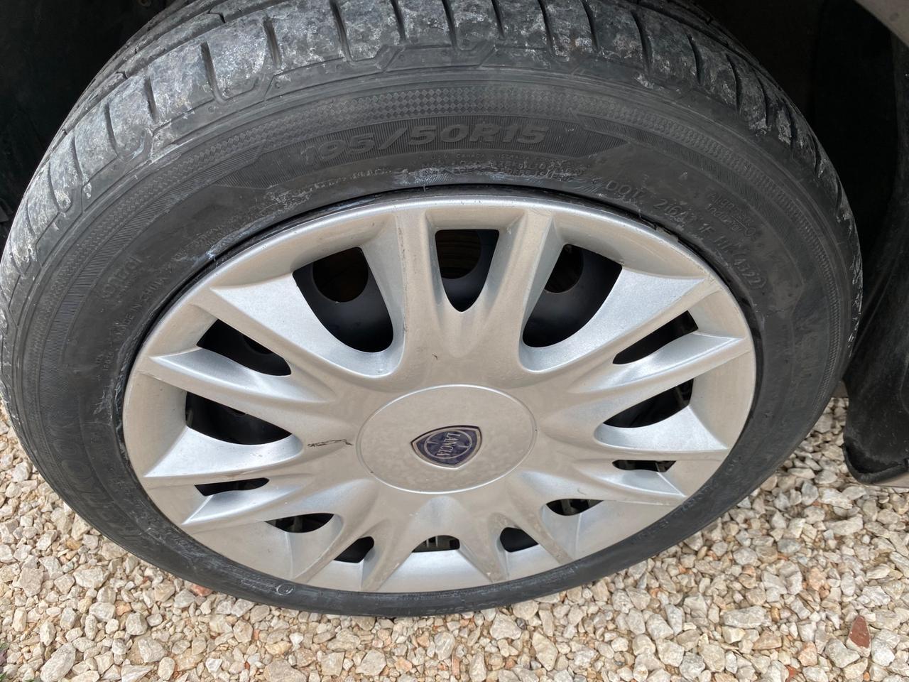 Lancia ypsilon 1.2 GPL gold ecochic 69 CV 51KW