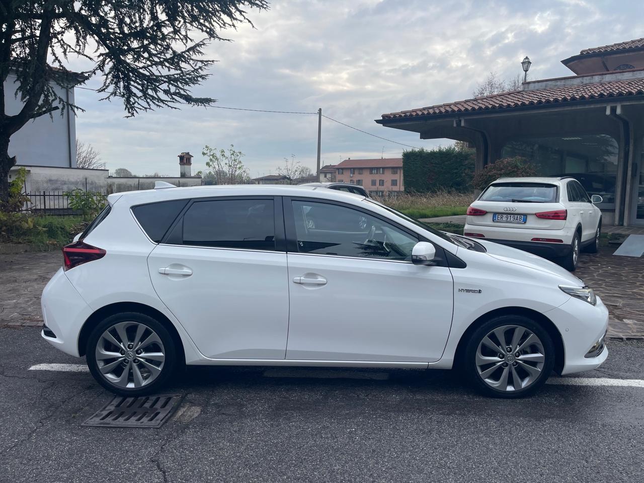 Toyota Auris 1.8 Hybrid Lounge
