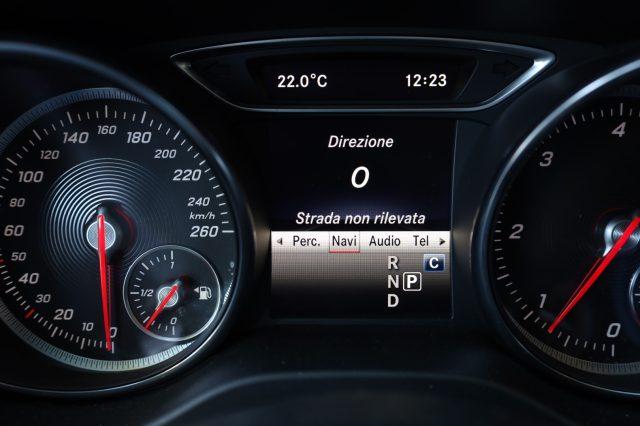 MERCEDES-BENZ CLA 200 d S.W Automatic Premium AMG Navi COMAND LED Camera