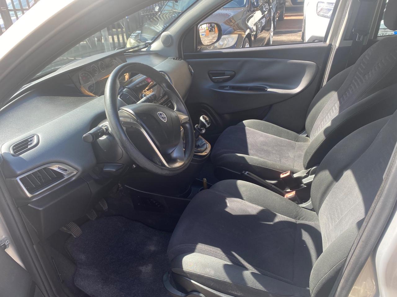 Lancia Ypsilon 1.2 69 CV 5 porte GPL Ecochic Silver