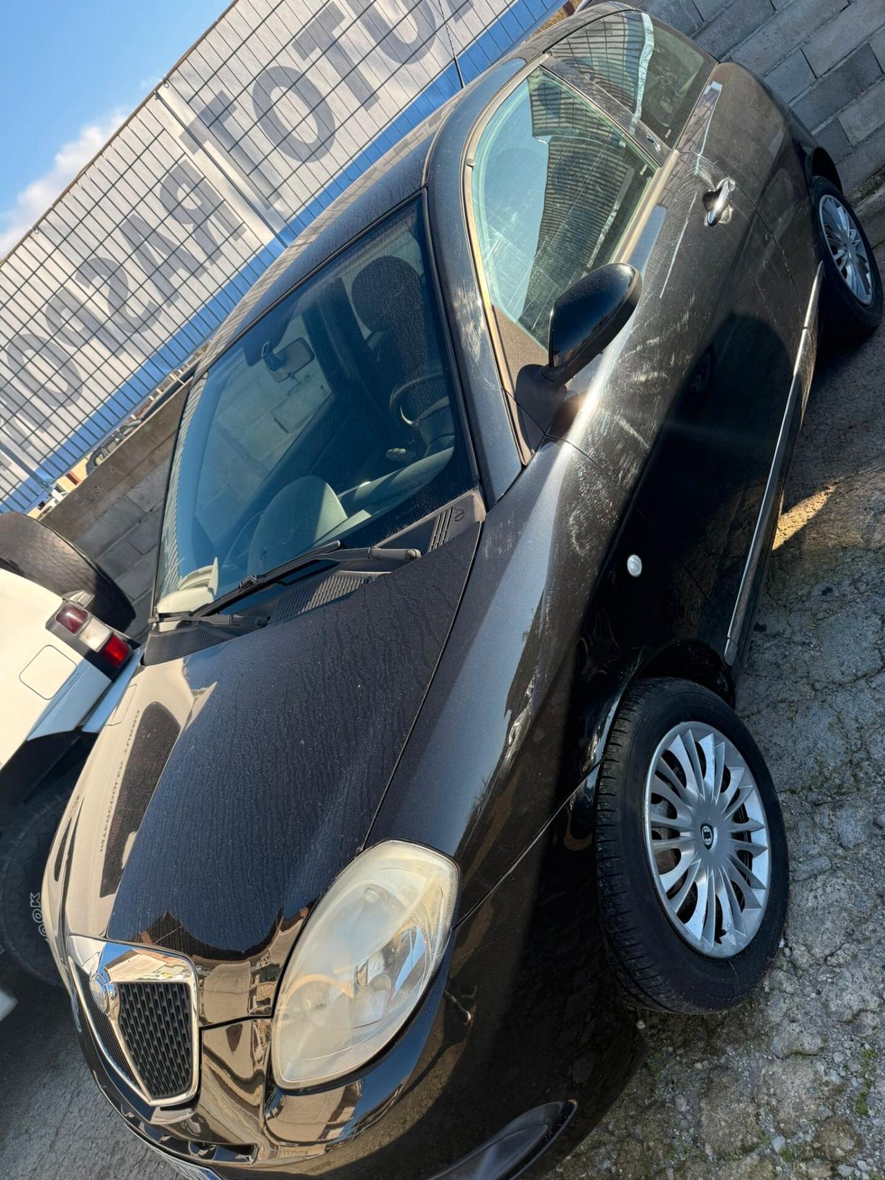 Lancia Ypsilon 1.3 MJT 75 CV Oro